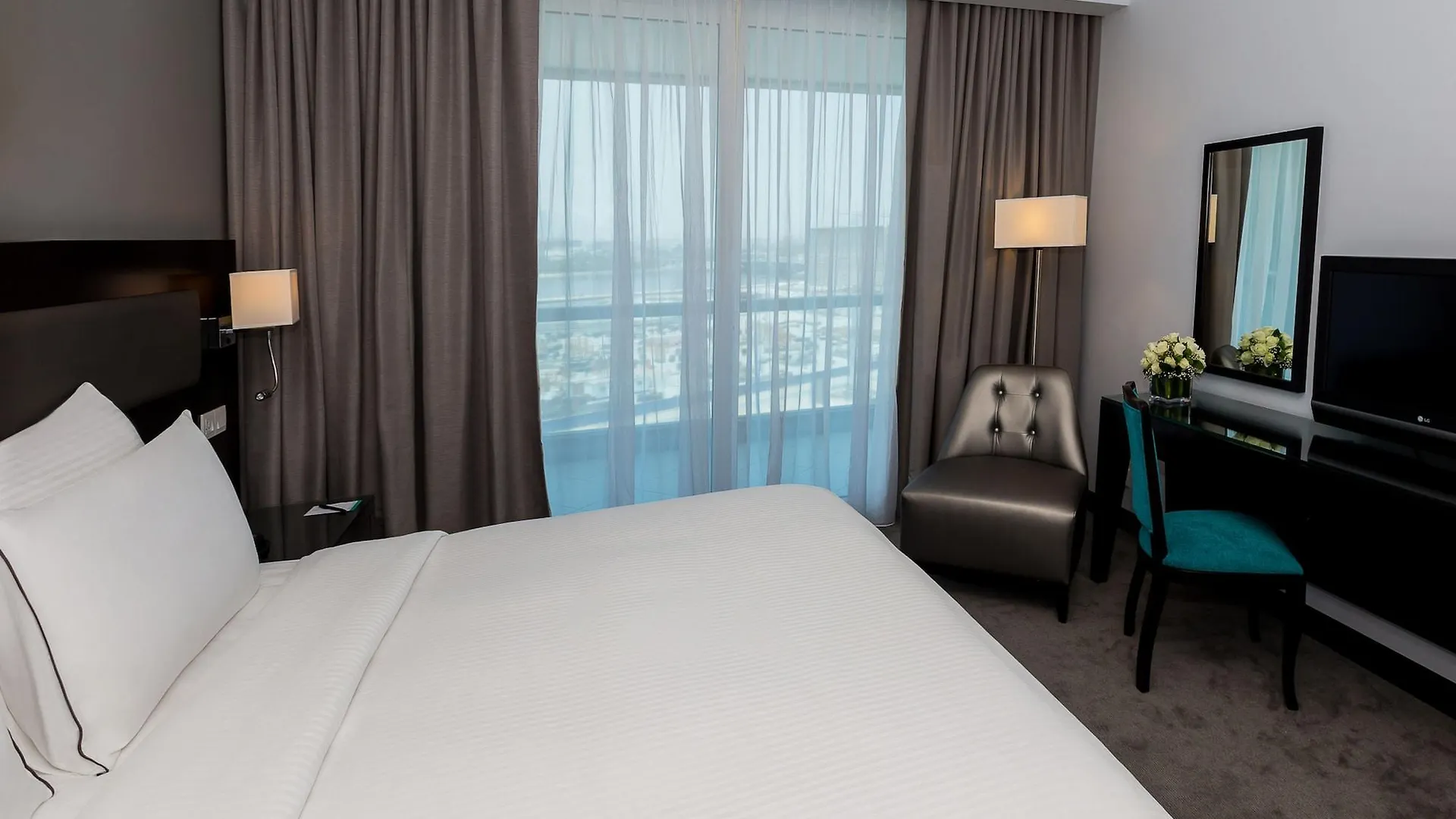 Flora Creek Deluxe Hotel Apartments, Dubai 4*,